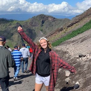 Meet your Posher, Whitney